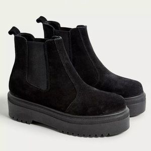 Platform black suede boots